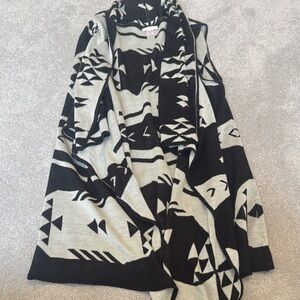 Xhilaration Black and Gray Patterned Vest